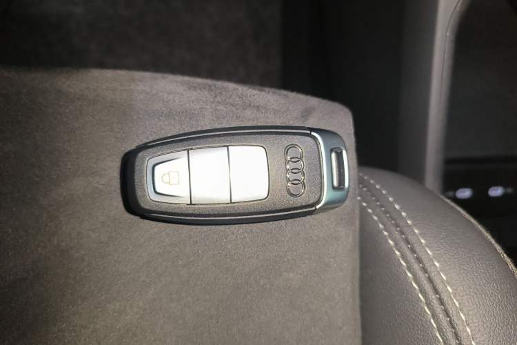 Used Audi Q4 e-tron 2022 50 e-tron quattro Creation Edition Interior 1