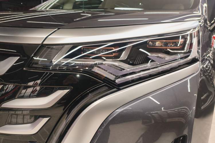 Used Denza D9 2025 DM-i Intelligent Drive 1020 Four-Wheel Drive Flagship Model