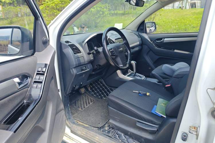 Used Isuzu D-MAX 2018 3.0T Two-Wheel Drive Automatic Elite Version 4JJ1-TC HI