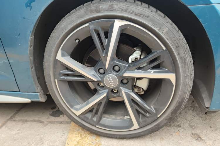 Used Audi A3 2021 Sportback 35 TFSI Fashionable Sports Model Right Front Wheel Hub