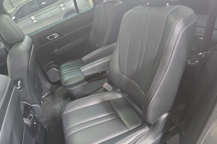 Used Li Auto ONE 2020 Extended-Range 6-Seater Version Left Rear Seat