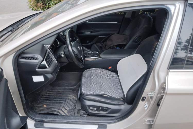 Used Toyota Camry 2019 2.0G Luxury Edition China VI Standard
