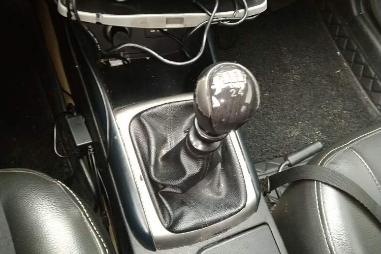 Used Hyundai Celesta 2011 1.6L Manual Comfort Edition Gear Lever
