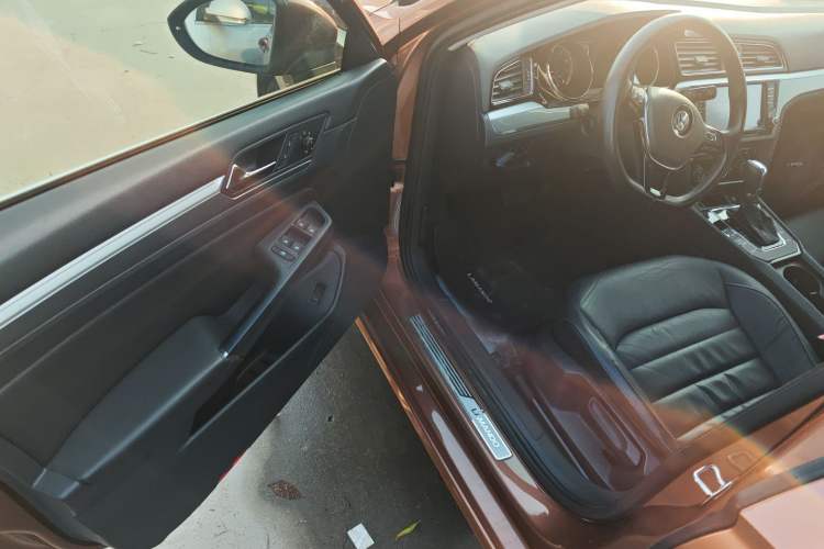 Used Volkswagen Lamando 2015 330TSI DSG Comfort Edition
