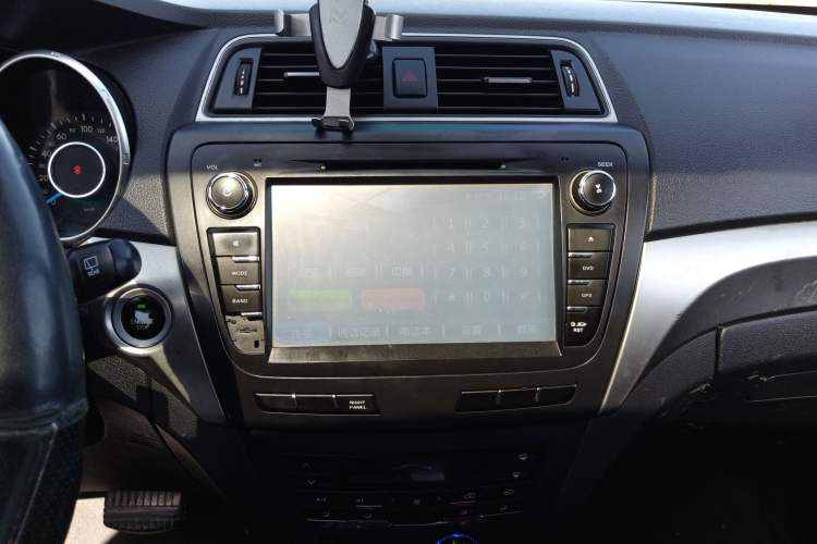 Used BAIC Senova X65 2015 2.0T automatic comfort version Audio And AC Panel