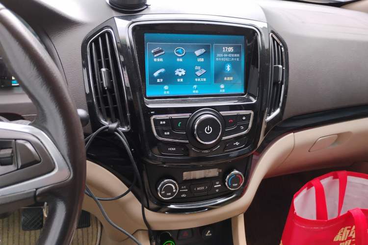 Used Baojun 730 2014 1.5L manual luxury trim 7 seats
