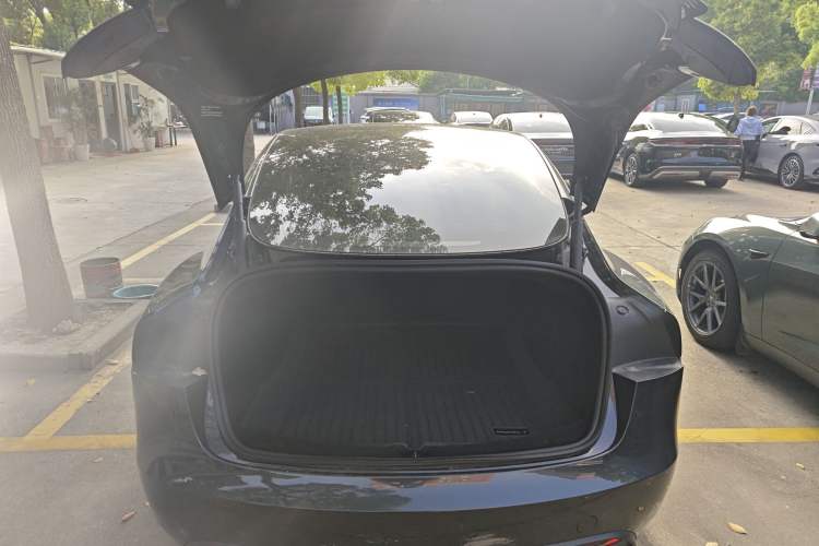 Used Tesla Model 3 2023 Rear-Wheel-Drive Version
