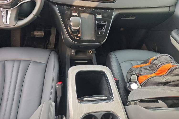 Used Hongqi HQ9 PHEV 2024 2.0T Four-Wheel Drive Business Edition Gear Lever