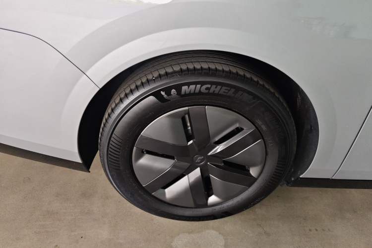 Used Li Auto MEGA 2025 Ultra Smart Refreshed Edition
