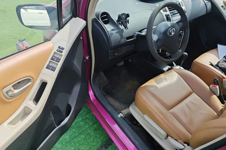 Used Toyota Yaris 2011 1.6E Automatic Charm Edition Driver Seat