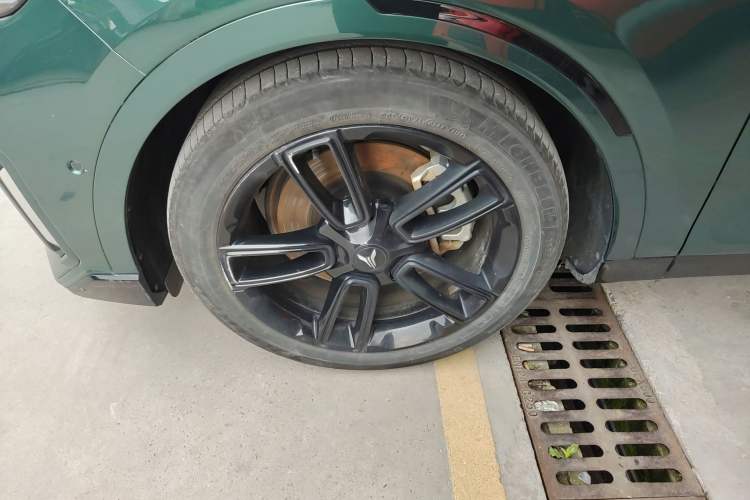 Used VOYAH FREE 2024 Ultra-Long Range Intelligent Driving Version Left Front Wheel Hub