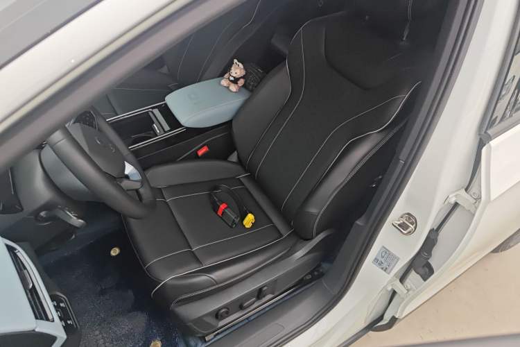 Used Volkswagen ID.4 X 2024 Pure & Smart Edition Left Front Seat