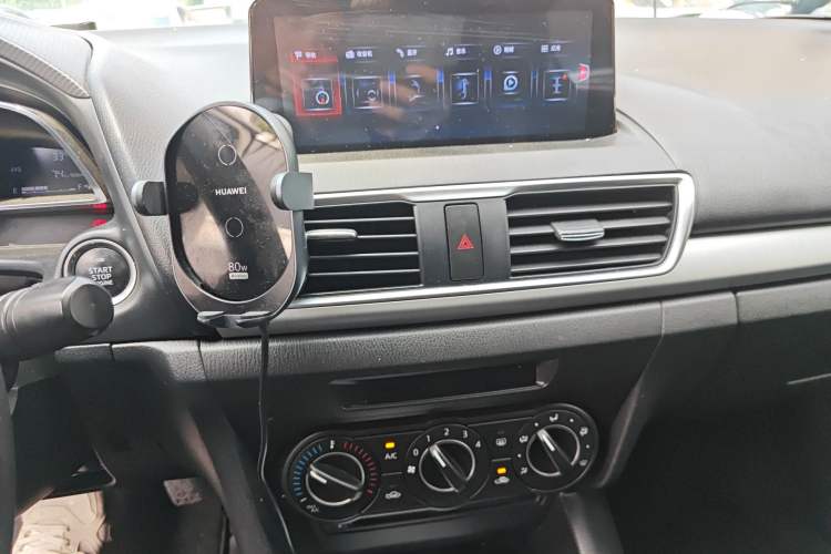 Used Mazda 3 Axela 2014 Sedan 1.5L Manual Comfort Model