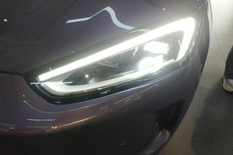 Used Hima AITO M5 2025 Extended-Range Ultra All-Wheel-Drive Version Left Front Headlight