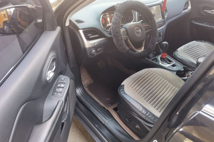 Used Jeep Cherokee 2017 2.0L Superior Edition