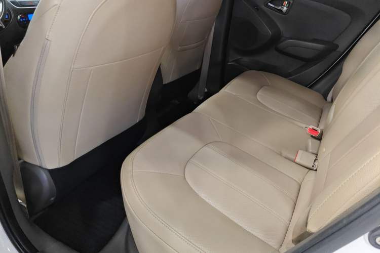 Used Hyundai ix35 2015 2.0L Automatic 2WD Smart Version China V Standard
