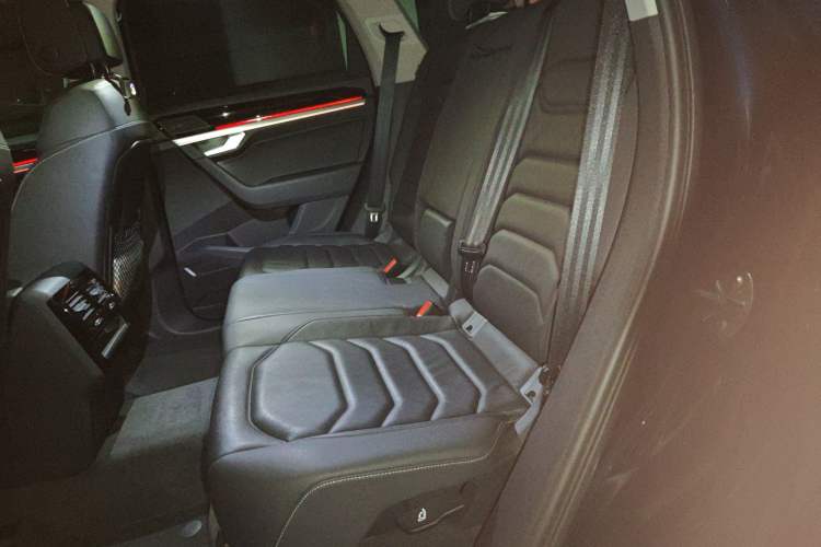 Used Volkswagen Touareg 2020 2.0 TSI RuiShang Edition China VI Standard Left Rear Seat