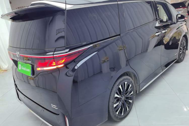 Used Toyota Vellfire 2024 Crown Dual-Engine 2.5L Ultimate Edition Rear Right 45 Deg