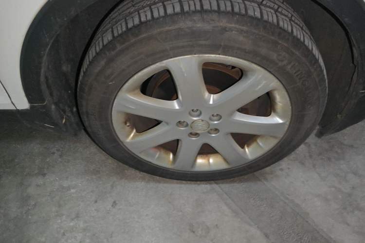 Used Buick Encore 2014 1.4T Automatic Two-Wheel Drive Urban Elite Model Right Front Wheel Hub