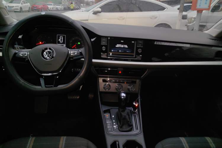 Used Volkswagen Lavida 2019 280TSI DSG Comfort Edition China VI standard Center Console