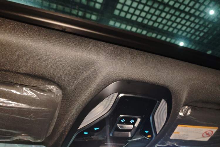 Used Ford Equator 2023 EcoBoost 225 Obsidian Orange Edition Prestige 7-Seater (2/2/3)