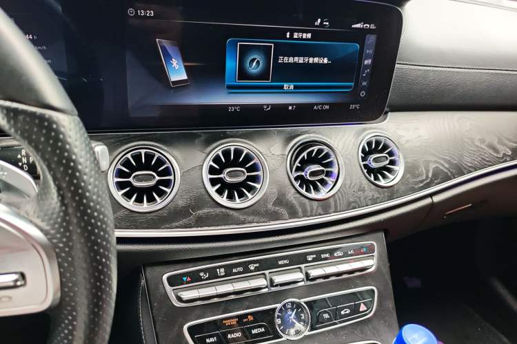 Used Mercedes-Benz E-Class 2018 E 200 4MATIC Convertible Coupe Audio And AC Panel