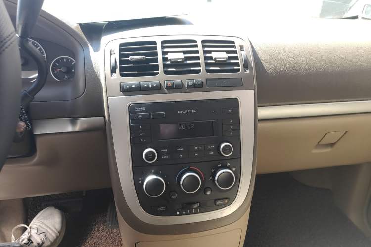 Used Buick GL8 2014 2.4L Classic Edition Audio And AC Panel