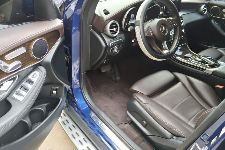 Used Mercedes-Benz GLC 2017 GLC 260 4MATIC Luxury Model
