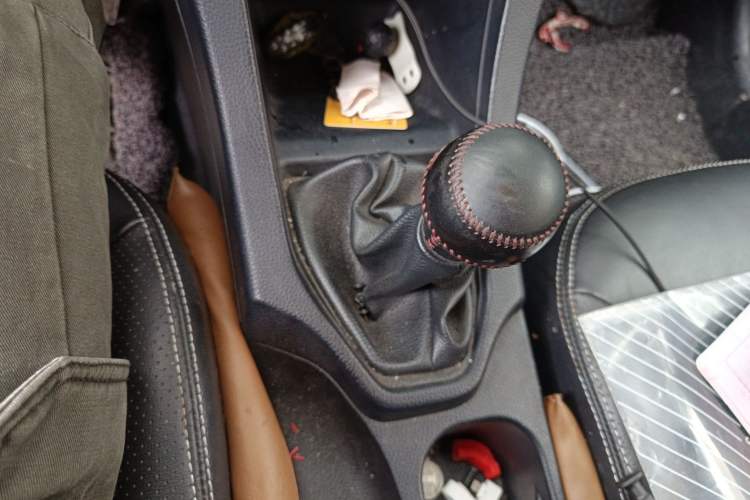 Used Soueast V6 Lingshi 2013 1.5L Manual Flagship Edition Gear Lever