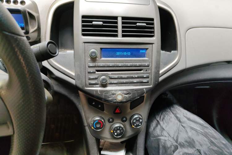 Used Chevrolet Aveo Sonic 2011 Sedan 1.4L MT SL