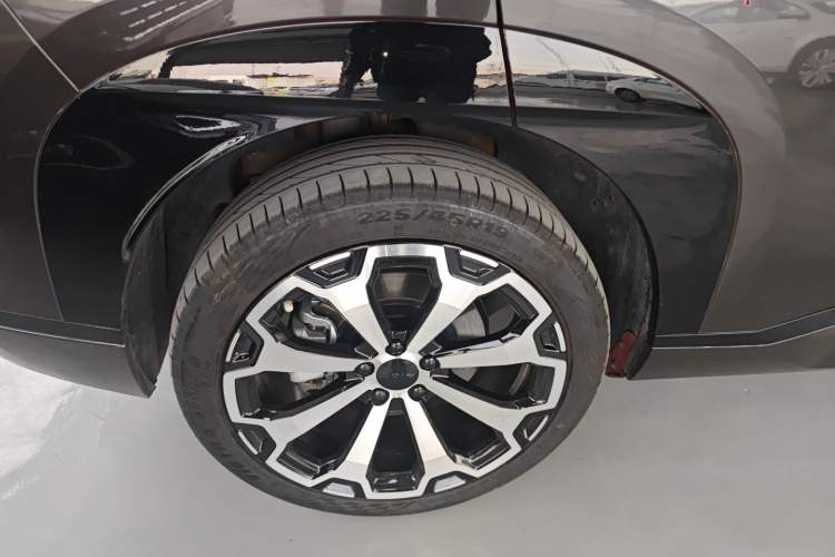 Used AION V 2024 Aion Tyrannosaurus 650 Smart Premium Edition