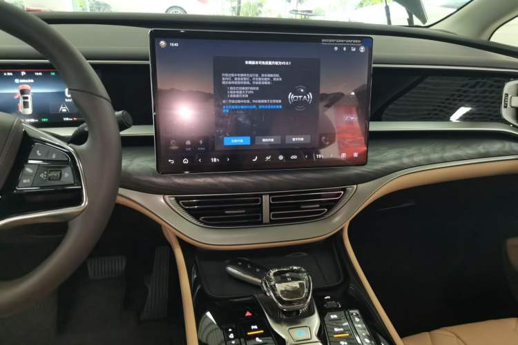 Used Denza D9 2024 DM-i 970 Luxury Model
