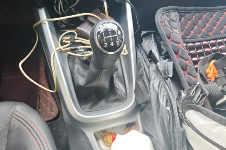 Used Suzuki Vitara 2016 1.6L Manual Two-Wheel Drive Entry-Level Trim Gear Lever