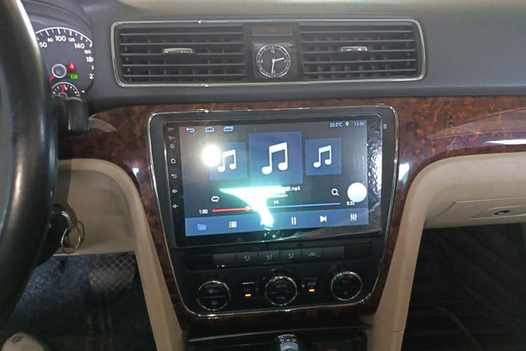 Used Volkswagen Passat 2011 2.0 TSI DSG Premium Edition Audio And AC Panel