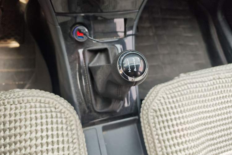 Used BYD F3 2020 1.5L Manual Classic Trim Gear Lever
