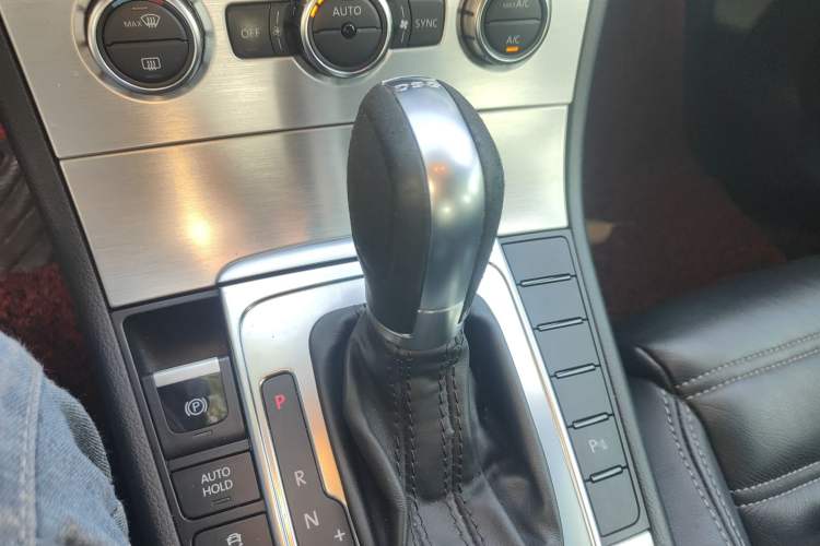 Used Volkswagen FAW-Volkswagen CC 2013 1.8TSI Prestige Model Gear Lever