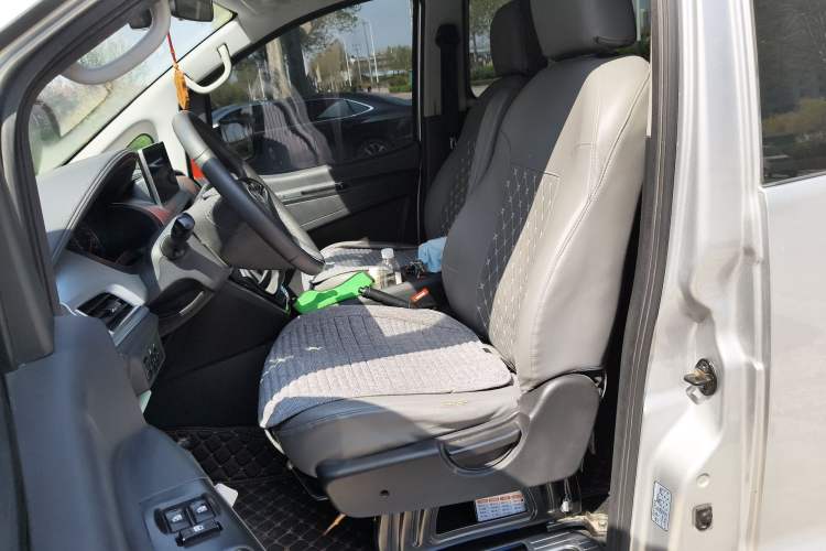 Used JAC Refine M3 2022 PLUS 1.8L 7-seater Standard Model Left Front Seat