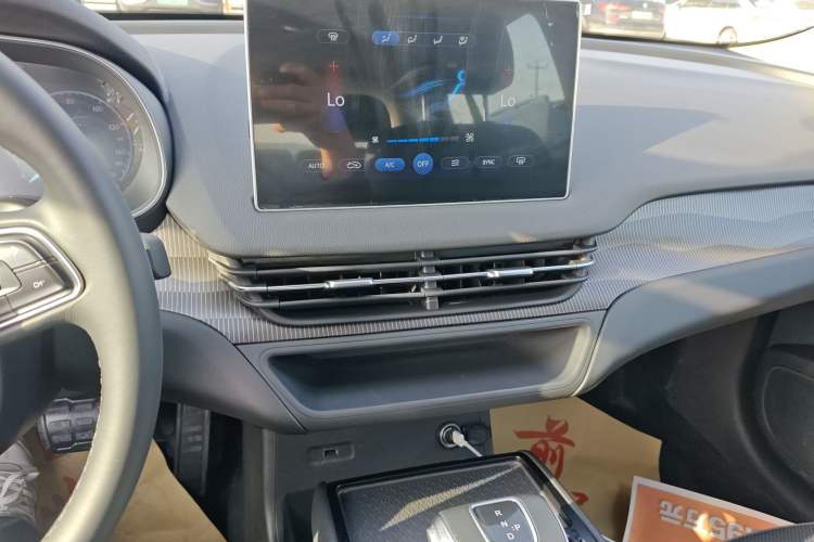 Used Hongqi E-QM5 2021 Charging Version Flagship Edition Audio And AC Panel