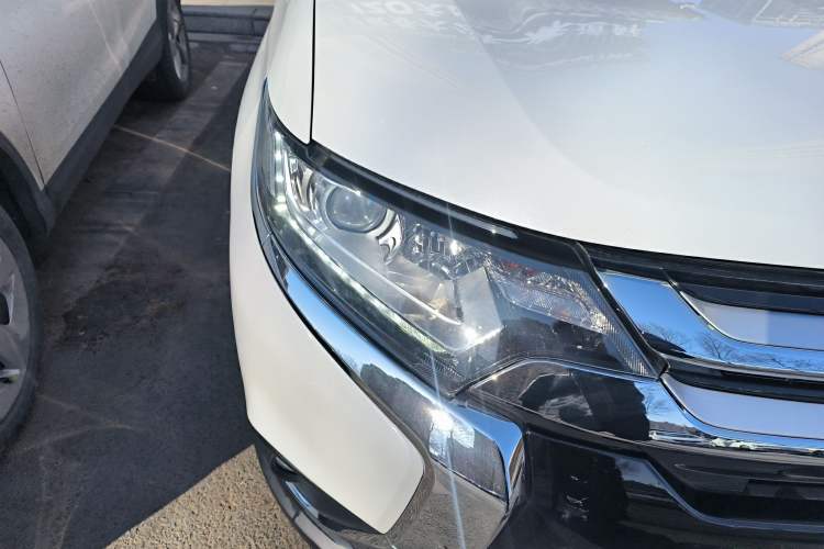 Used Mitsubishi Outlander 2018 2.0L Two-Wheel Drive Glory Edition 5 Seats