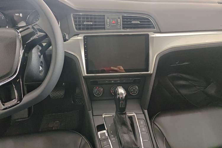 Used Volkswagen Lamando 2017 230TSI DSG Fashion Edition
