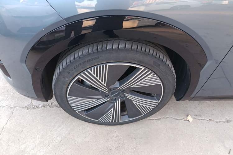 Used Lynk & Co 08 EM-P 2025 220 km All-Wheel-Drive Performance Halo
