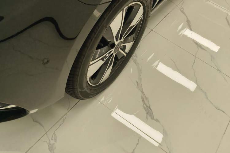 Used Mercedes-Benz V-Class 2020 V 260 L Long-wheelbase Luxury Edition Left Front Wheel Hub