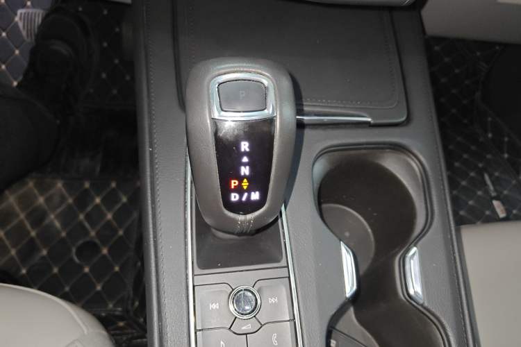 Used Cadillac XT4 2018 28T Two-Wheel-Drive Luxury Model
