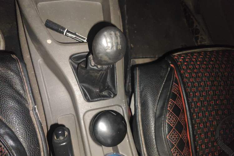 Used Wuling Rongguang V 2016 1.2L Practical Model Non-Power-Assisted Gear Lever