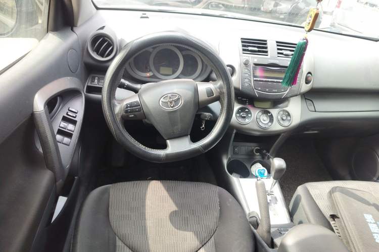 Used Toyota RAV4 2013 Special Edition 2.0L Automatic Classic Steering Wheel