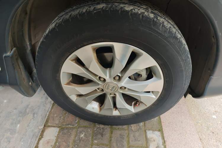 Used Honda CR-V 2013 2.4L four-wheel drive luxury version Right Front Wheel Hub