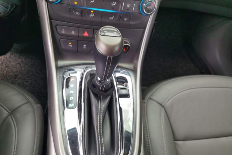 Used Chevrolet Malibu 2014 2.0L Automatic Luxury Edition Gear Lever