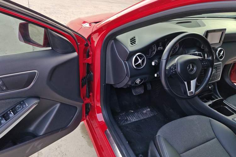 Used Mercedes-Benz A-Class (Import) 2015 A 180
