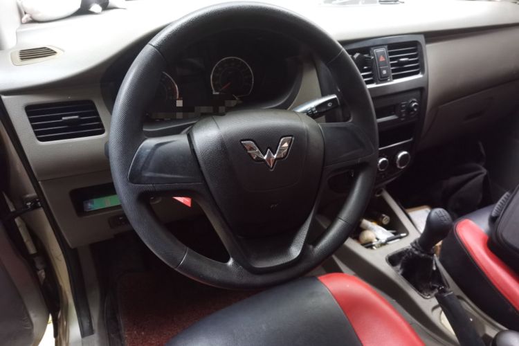 Used Wuling Rongguang V 2016 1.2L Practical Version Steering Wheel