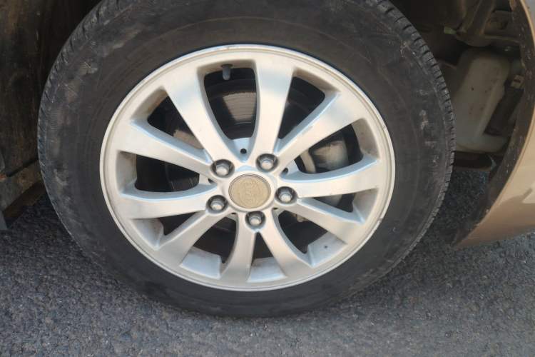 Used BYD G6 2012 1.5TID Automatic Prestige Edition Right Front Wheel Hub
